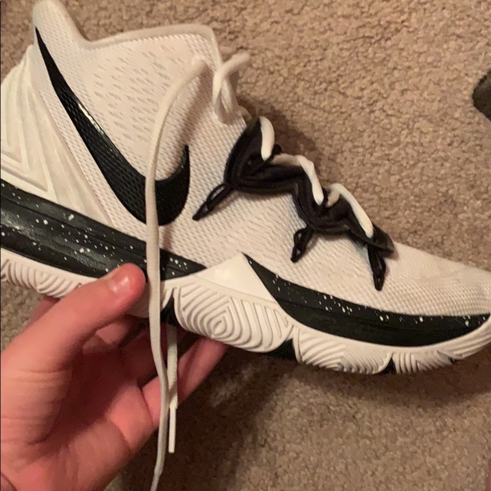 Men’s 8.5 kyrie tray 5